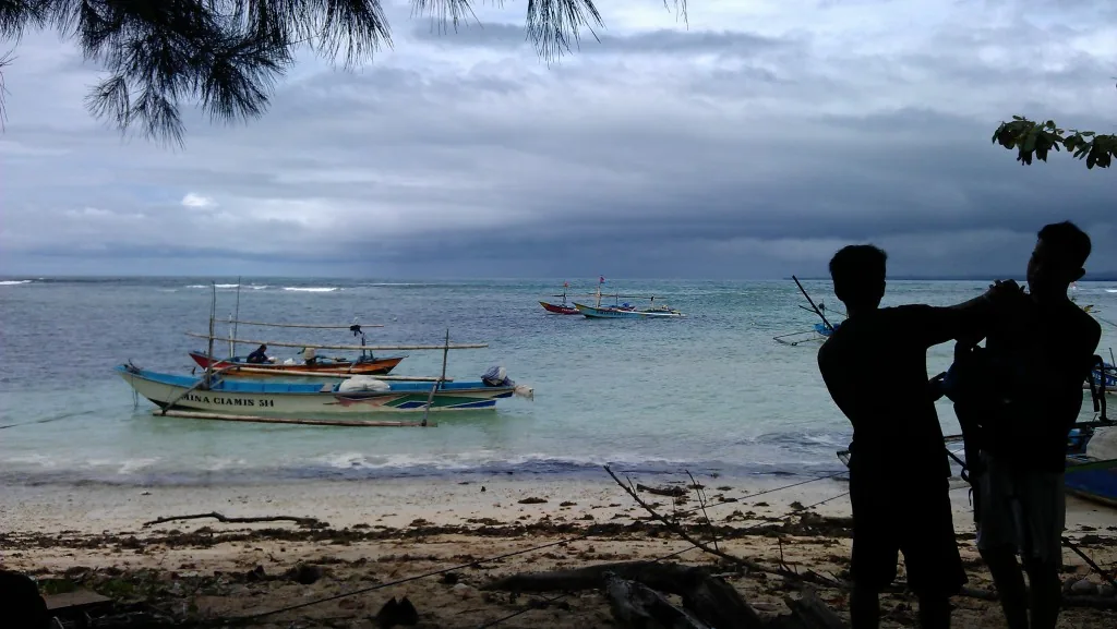 Wisata Bengkulu, pinggir pantai laguna, perahu nelayan